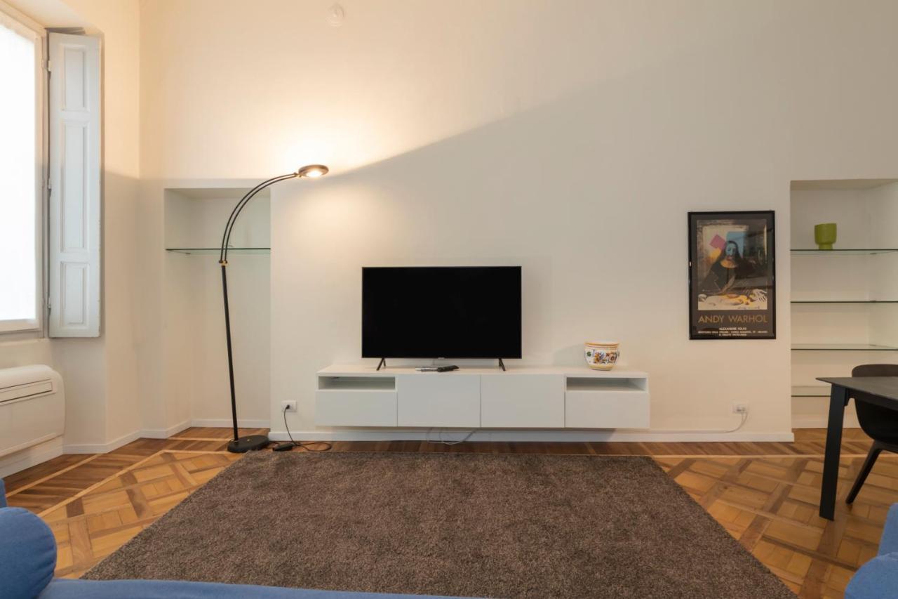 Luxury Apartment Near Duomo Italia 38 Milano Eksteriør billede