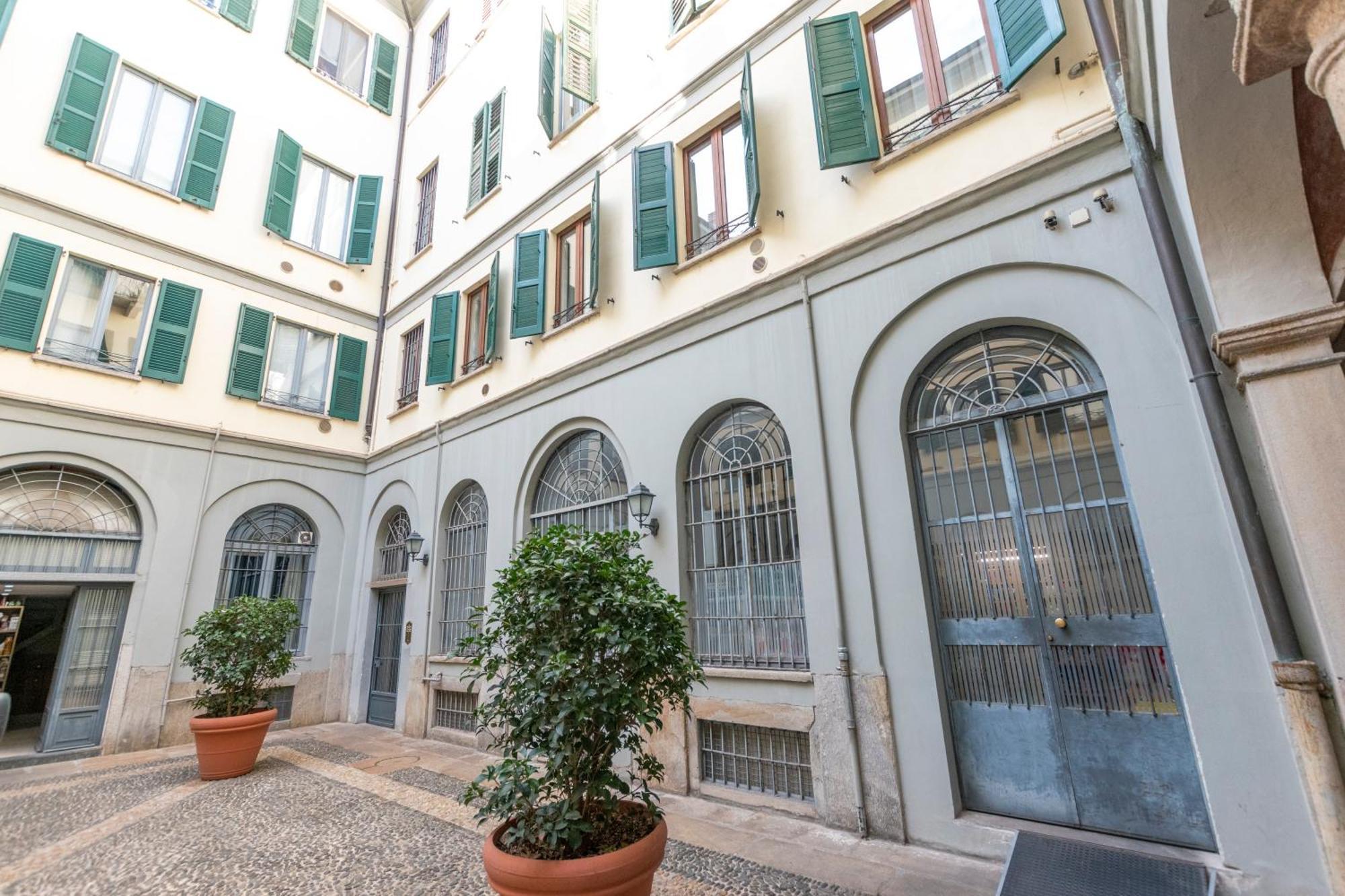 Luxury Apartment Near Duomo Italia 38 Milano Eksteriør billede