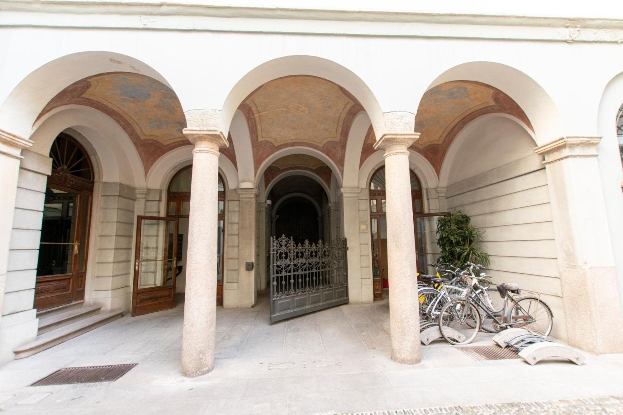 Luxury Apartment Near Duomo Italia 38 Milano Eksteriør billede